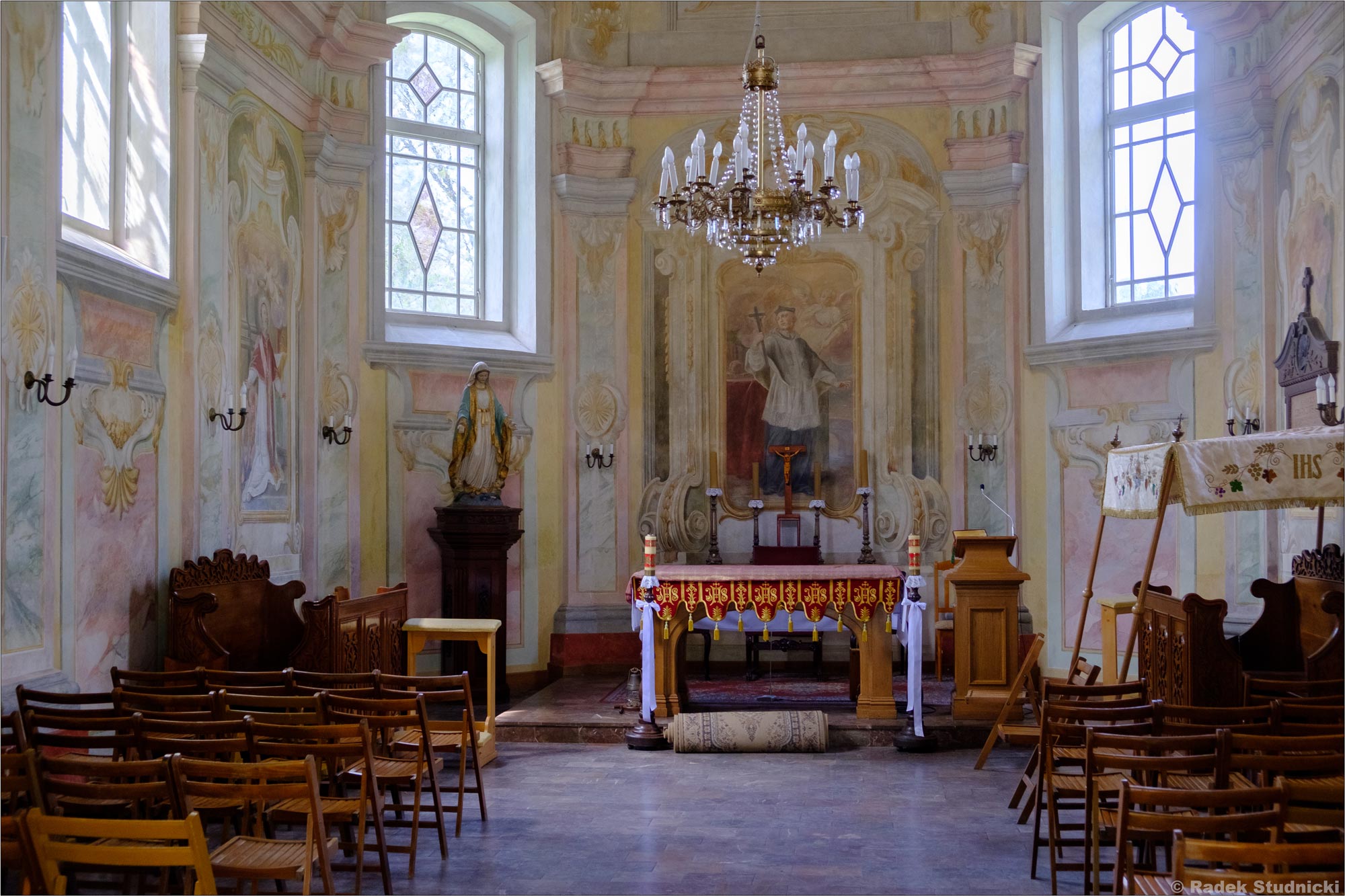 Wnętrze kościoła pw.św.Jana Nepomucena