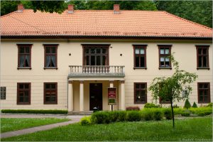 Stary pałac w Krzeszowicach