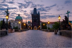 Most Karola o świcie