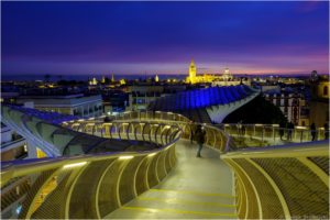 Katedra w Sewilli z tarasu widokowego na Metropol Parasol