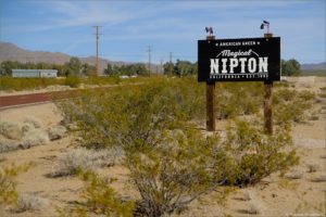 Witamy w Nipton, Kalifornia