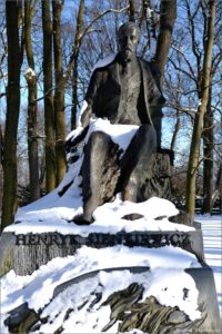 Pomnik Henryka Sienkiewicza pod śniegiem