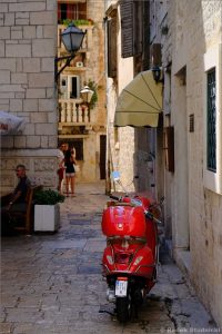 Trogir, skuter