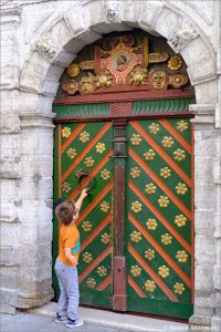 Drzwi Domu Bractwa Czarnogłowych